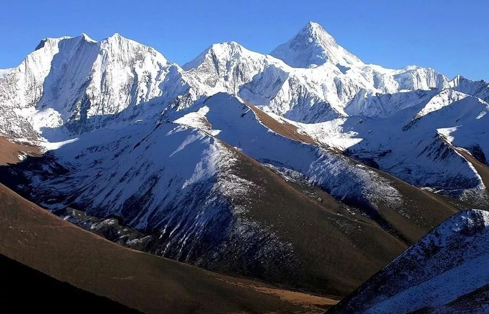 贡嘎山