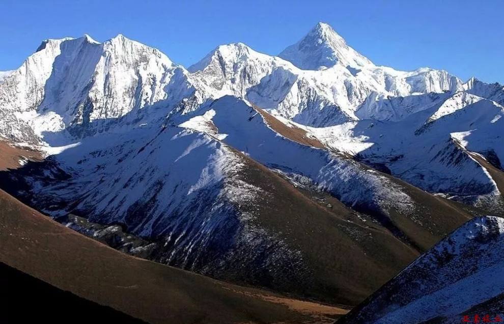 贡嘎山